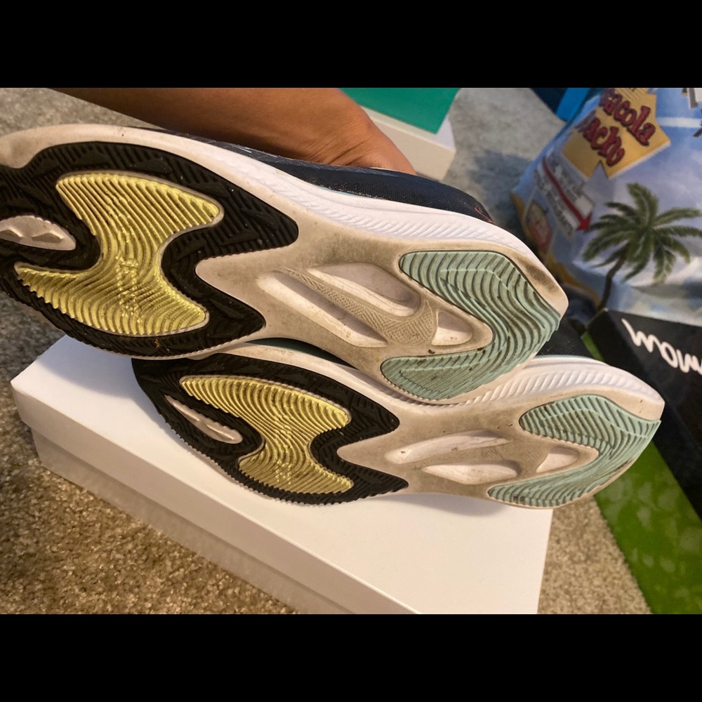 Sport shoes